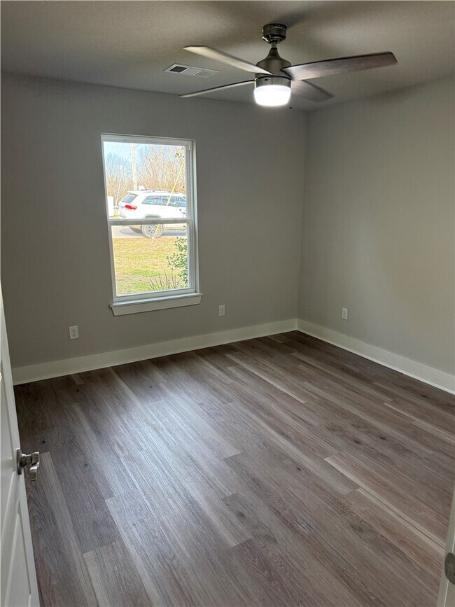 Building Photo - 28 Kincardine Dr