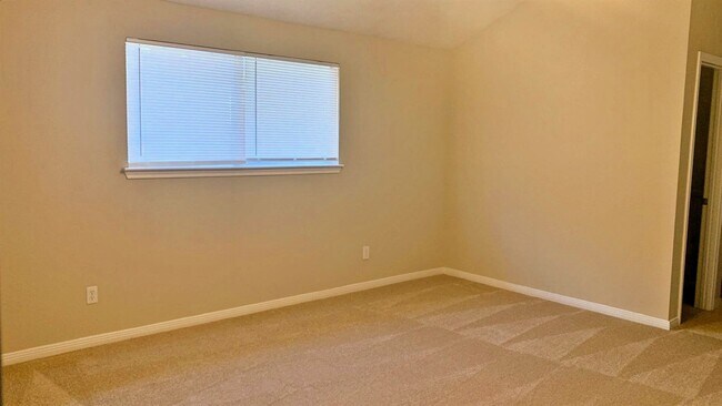 Building Photo - 3730 Village Grove Dr