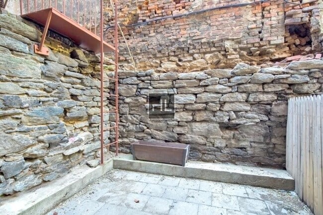 Building Photo - Avenue B