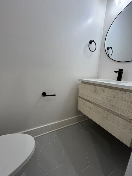 Building Photo - 1802 11th St NW