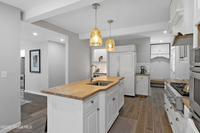 Building Photo - 10 Marion Pl