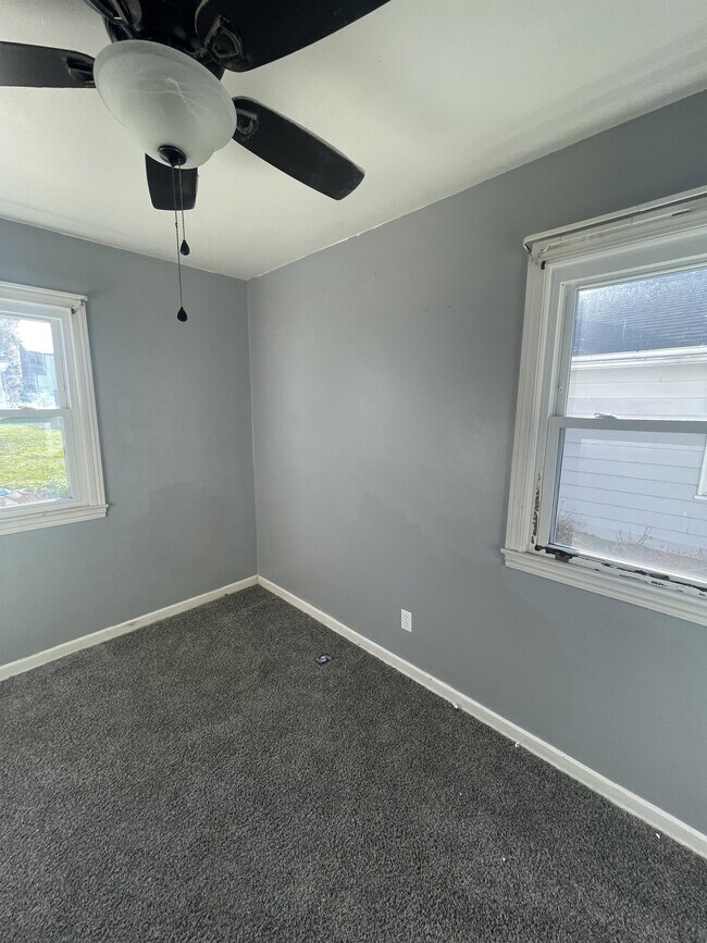 Building Photo - 1605 Everett Ave