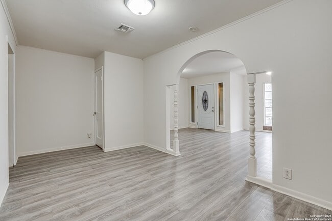 Building Photo - 811 Cottonwood Ave