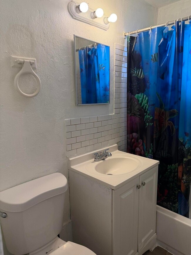 Building Photo - 245 SW 14th Ave