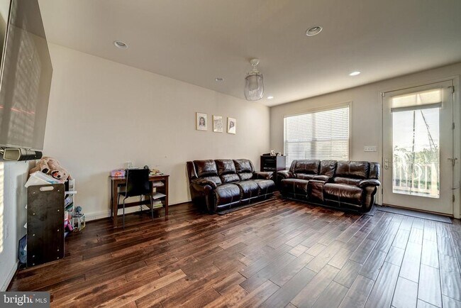 Building Photo - 23697 Sailfish Square