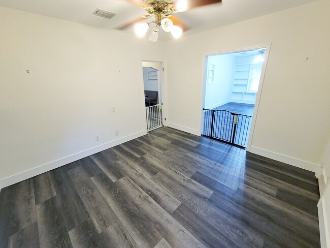 Building Photo - St. Petersburg Pool Home - 3 Bedroom 2 Bath
