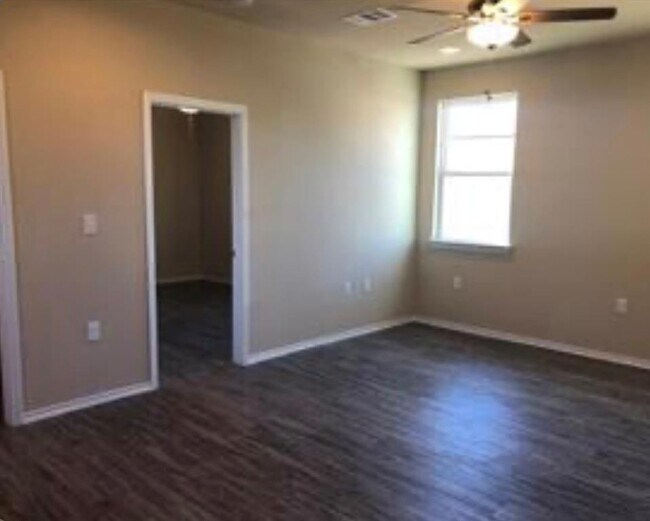 Building Photo - 1300 Hausman Dr