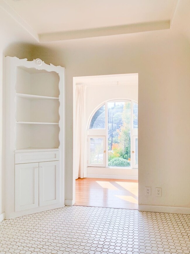 Building Photo - Gorgeous & Updated 3 bed Storybook Spanish House in Silverlake w/Views!