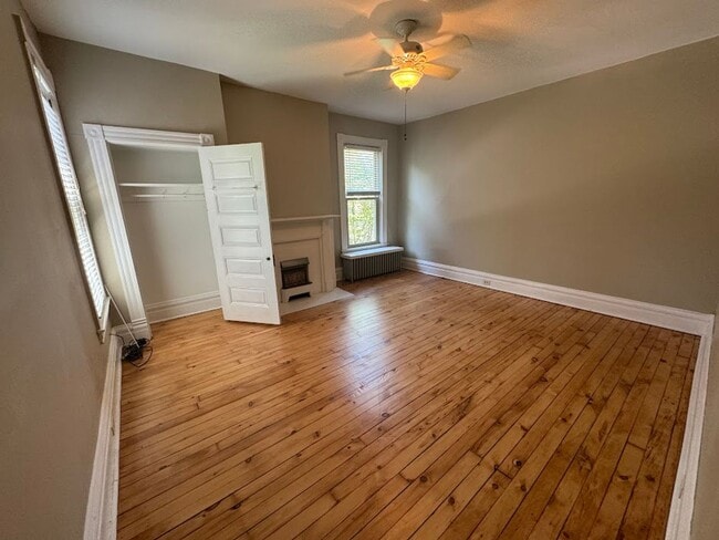 Building Photo - 5910 Howe St