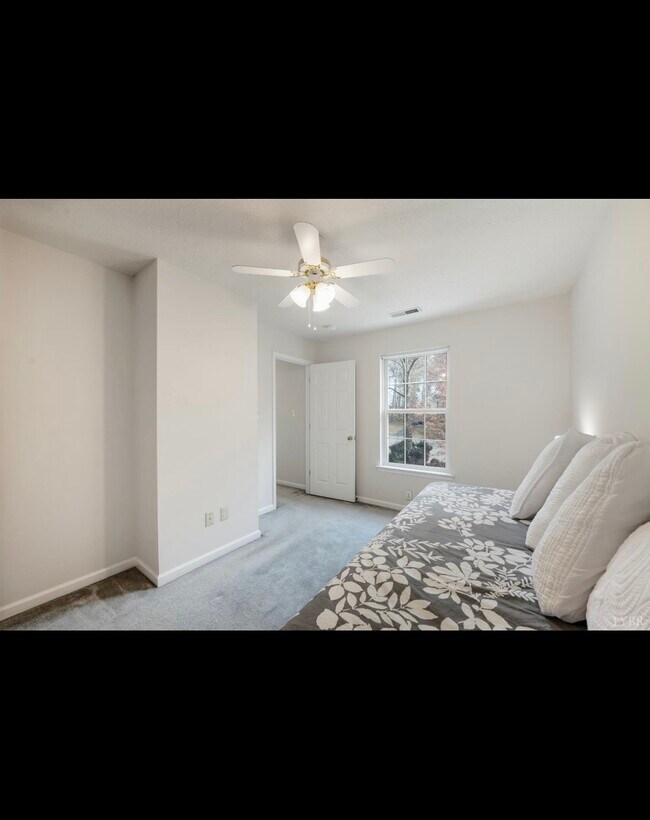 Building Photo - 224 Dove Ct