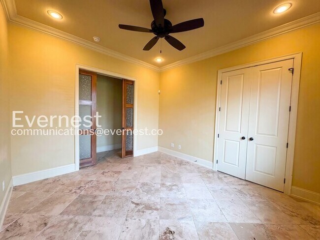 Building Photo - 3 Bed/2 Bath Home with Fenced Yard & Garage / Pet-Friendly / Available Now!