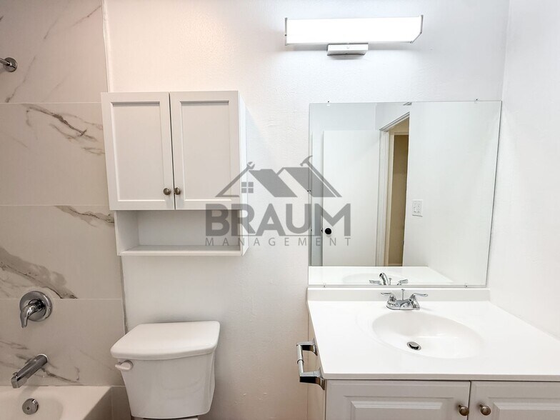 Building Photo - 4636 Laurel Canyon Blvd