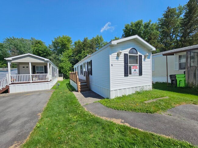 Building Photo - 6 Pine Cir