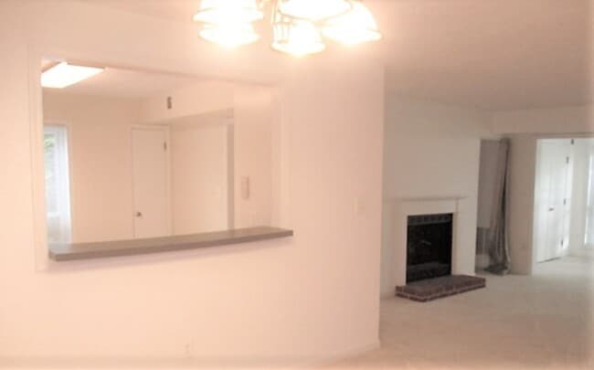 Building Photo - Private And Spacious, Ground Level, 2 Bedr...