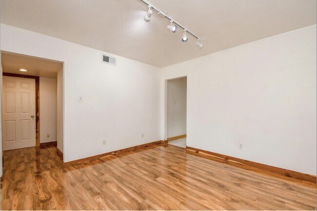Building Photo - 7233 Beechnut St