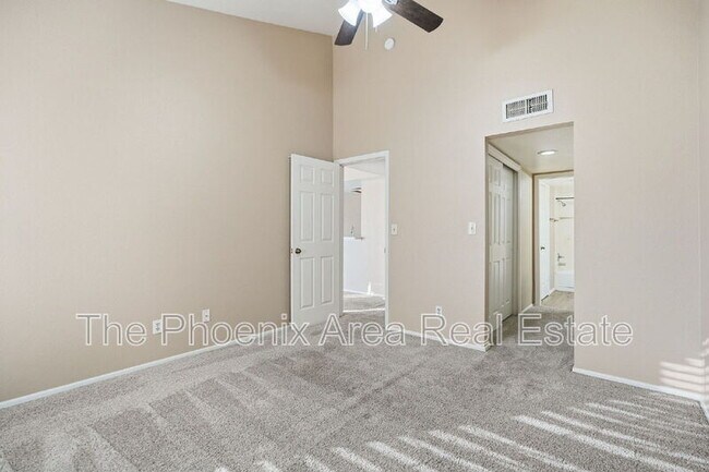 Building Photo - 1351 N Pleasant Dr