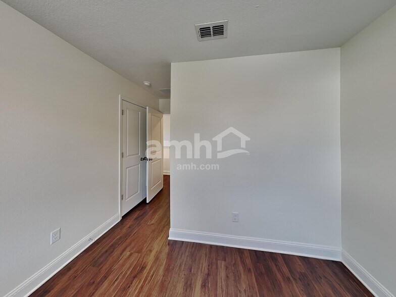 Building Photo - 616 Onate Cir