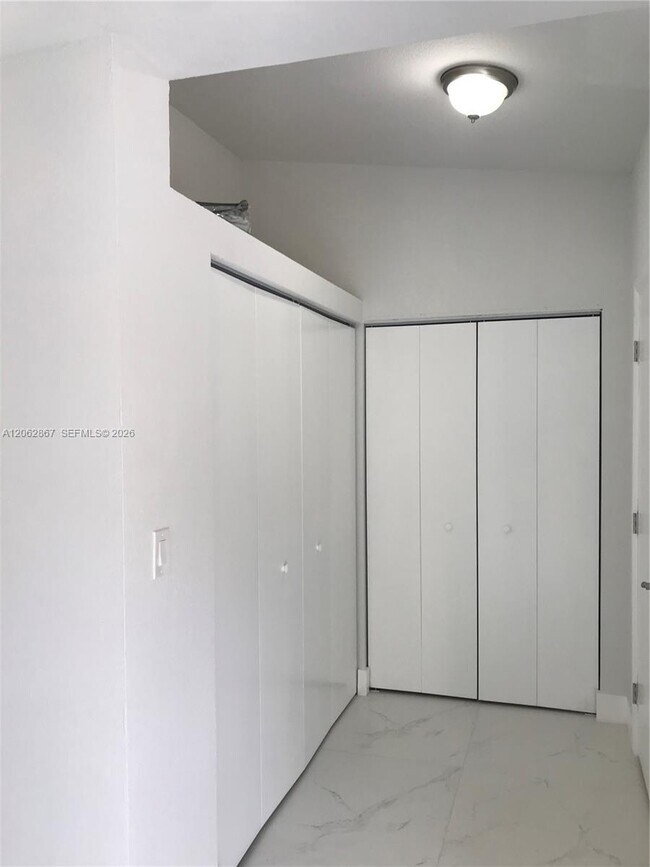 Building Photo - 6651 NW 173rd Ln