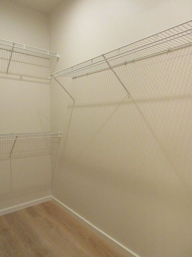 Building Photo - 2 Bedroom 2 Bath Condo in Dupont !!