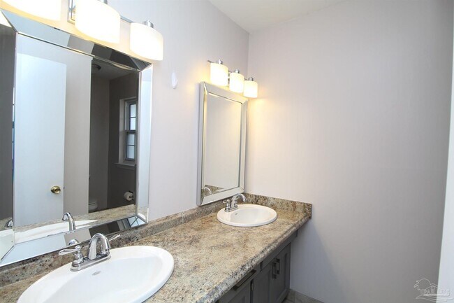 Building Photo - 4206 Lynn Ora Dr