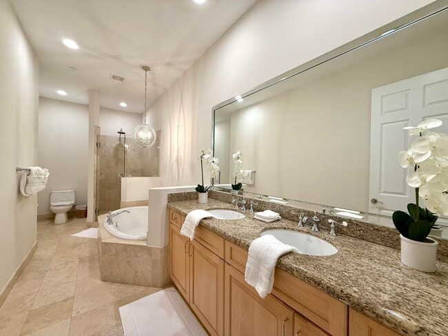 Building Photo - 809 Estancia Wy