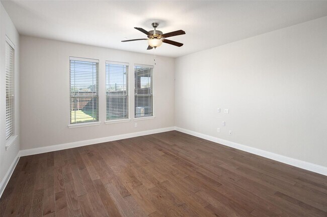 Building Photo - Beautiful 3-Bedroom Townhome in Prime Allen Location!