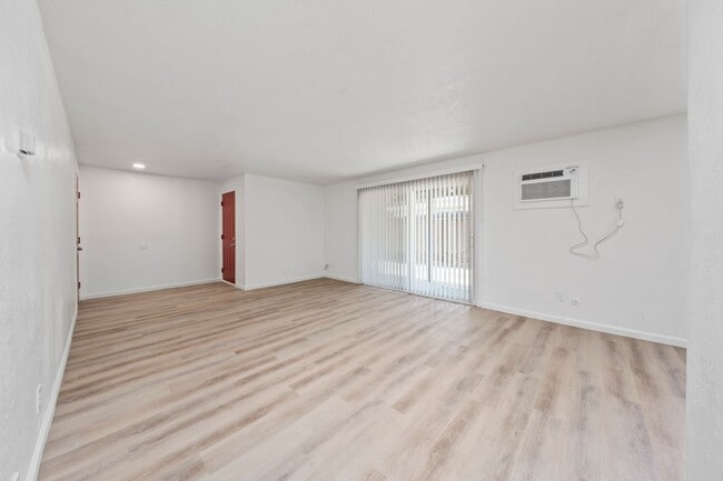 Building Photo - Charming 3 bedroom 2 bath home in Sacramento!