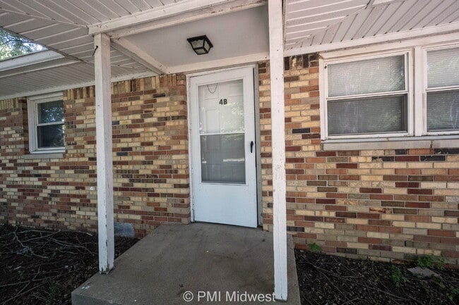 Building Photo - Charming 2-Bedroom Retreat at 570 W U.S. 52, Fountaintown – Cozy Comfort Awaits in 844 Sq Ft!