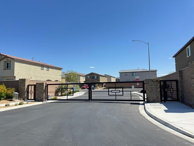 Building Photo - 4 bedroom in gated community!