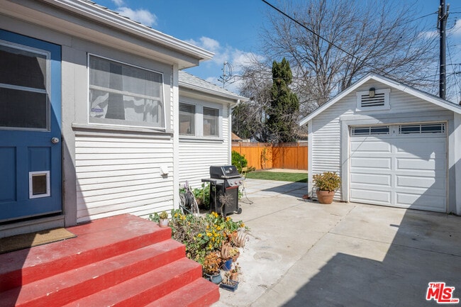 Building Photo - 5742 6th Ave