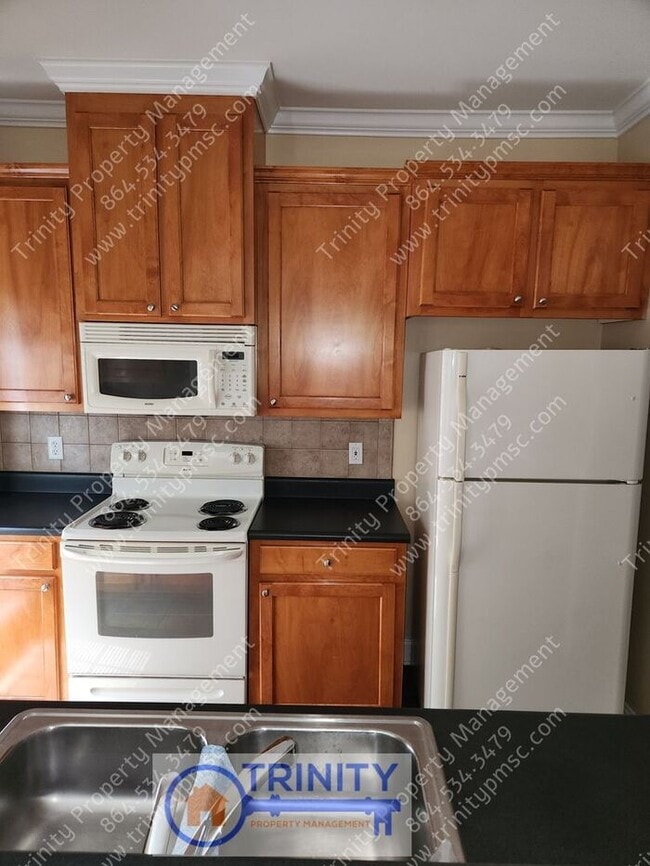 Building Photo - **MOVE IN SPECIAL -1/2 off 1st Month's ren...