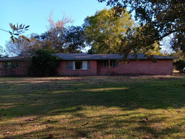 Primary Photo - 3702 Cedar Rapids Pkwy