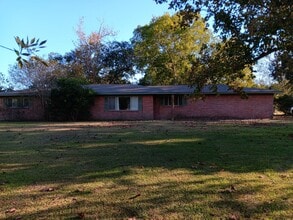 Building Photo - 3702 Cedar Rapids Pkwy