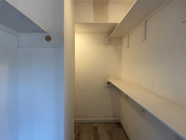 Building Photo - 1311 Antoine Dr