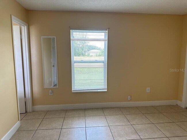 Building Photo - 394 Colonade Ct