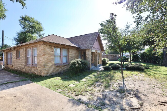 Building Photo - 1125 Usener St