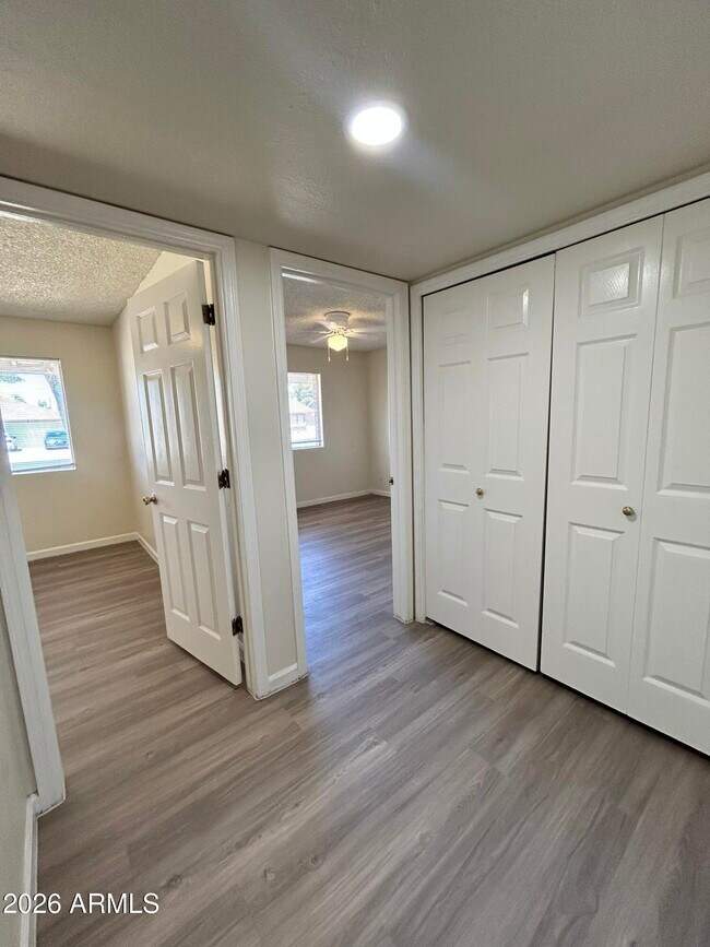 Building Photo - 711 N Oracle Cir