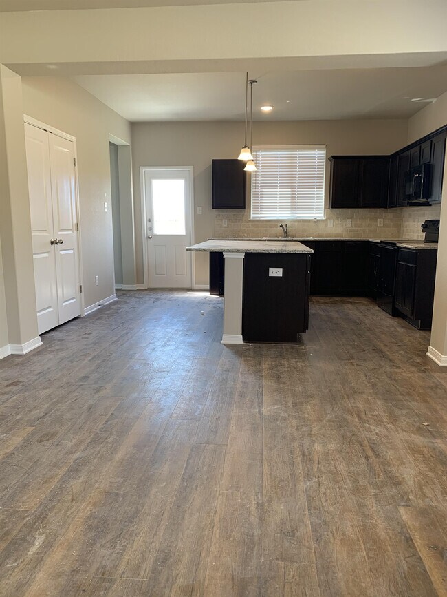 Building Photo - 1006 Aurora Grove Bend