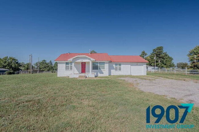 Primary Photo - Spacious Rural Retreat in Norman with Open...