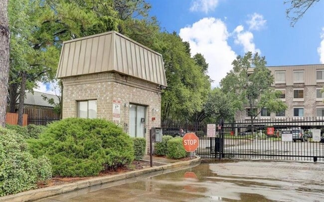 Building Photo - 2207 S Braeswood Blvd