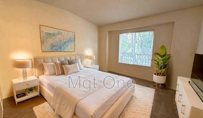 Building Photo - 5 Emory