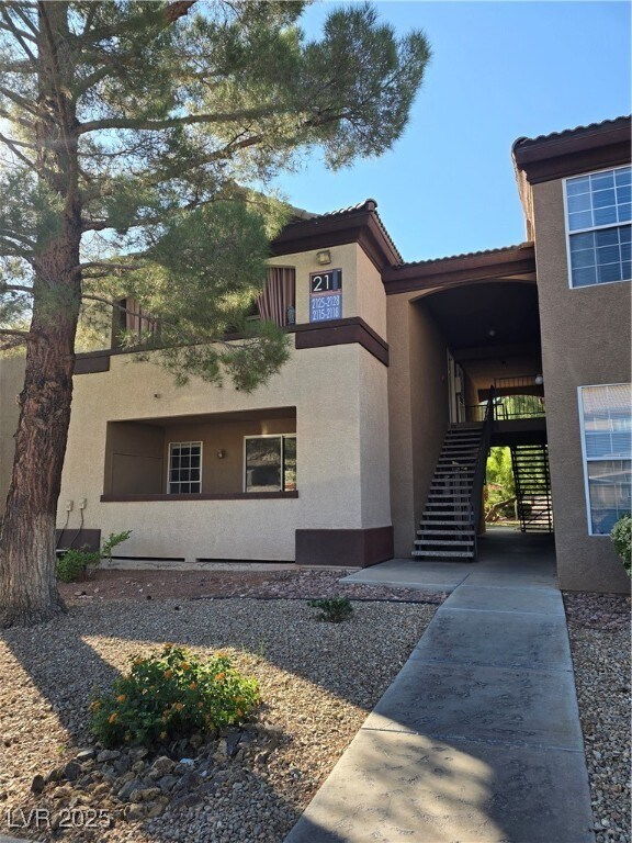 Primary Photo - 231 W Horizon Ridge Pkwy