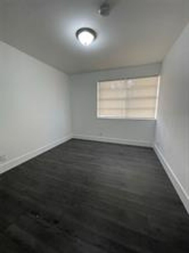 Building Photo - Charming 3-Bedroom, 2-Bathroom Apartment i...