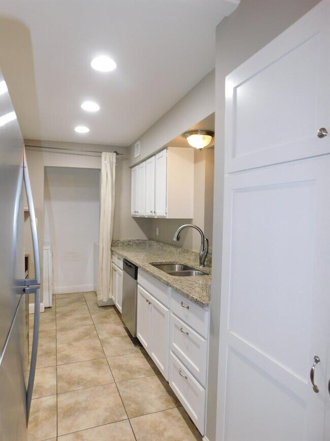 Building Photo - 1604 Summer Creek Ct