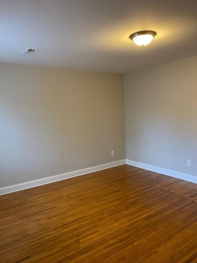 Building Photo - Cutest 2 Bedroom Duplex in Gastonia!  Pet Friendly!!