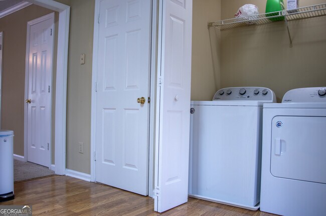 Building Photo - 170 Northview Dr