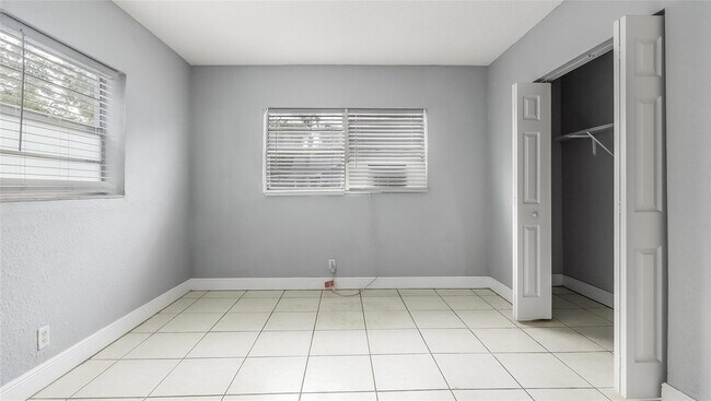 Building Photo - 626 SW 14th Ave