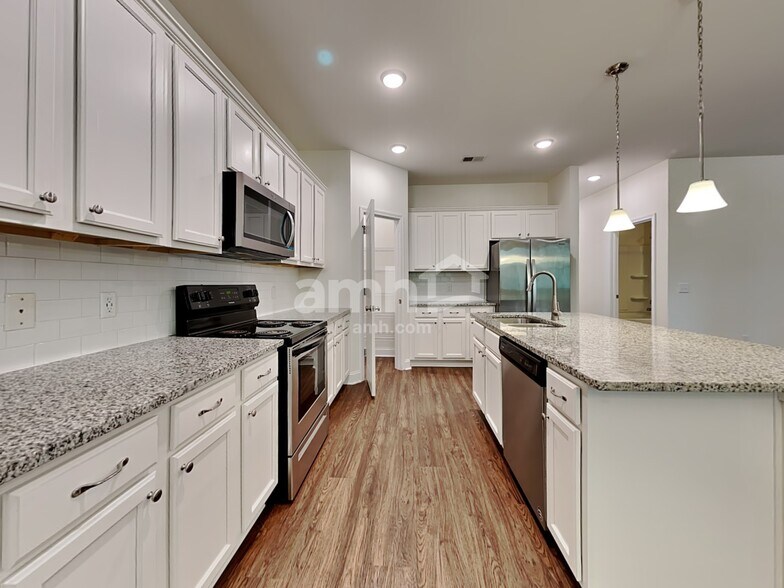 Building Photo - 223 Swan Dr