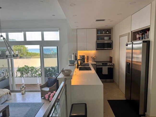 Building Photo - 6917 Collins Ave