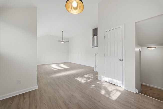 Building Photo - 313 Beacon Hill Ct